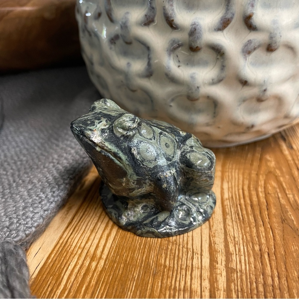 Kambaba Jasper Green Stone Frog Figurine carved crystal